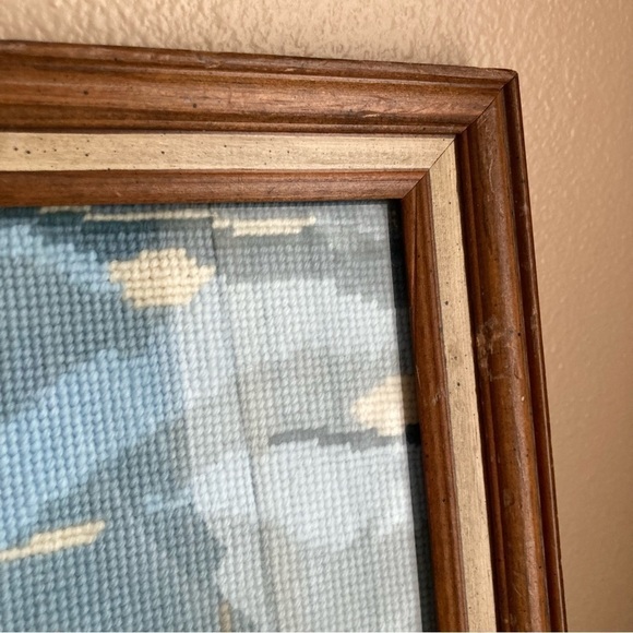 Vintage cross stitch city scene framed tapestry - Picture 5 of 16